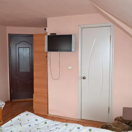 Готель Вернісаж *
