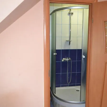 Готель Вернісаж Bed & Breakfast *