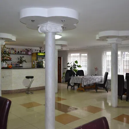 Готель Вернісаж Bed & Breakfast *