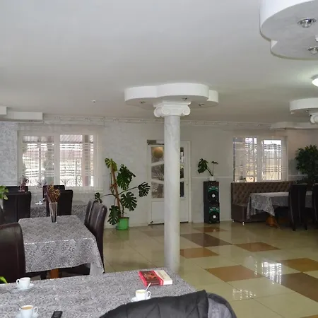 Готель Вернісаж Bed & Breakfast *