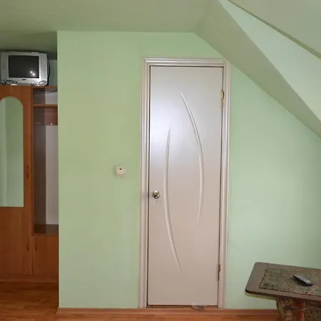 Готель Вернісаж Bed & Breakfast *
